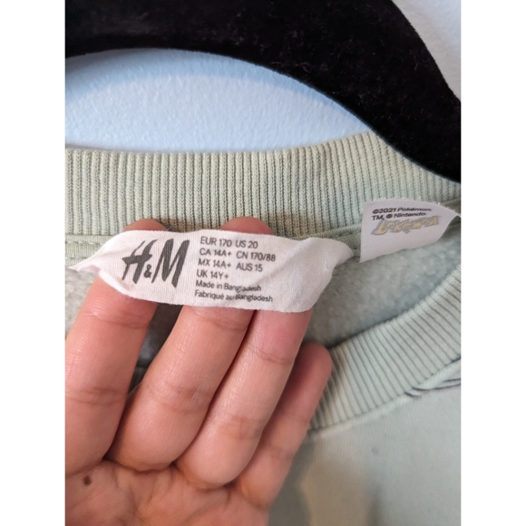 3/$20! H&M Kids Pokemon Oversized Sweatshirt - Picture 9 of 11